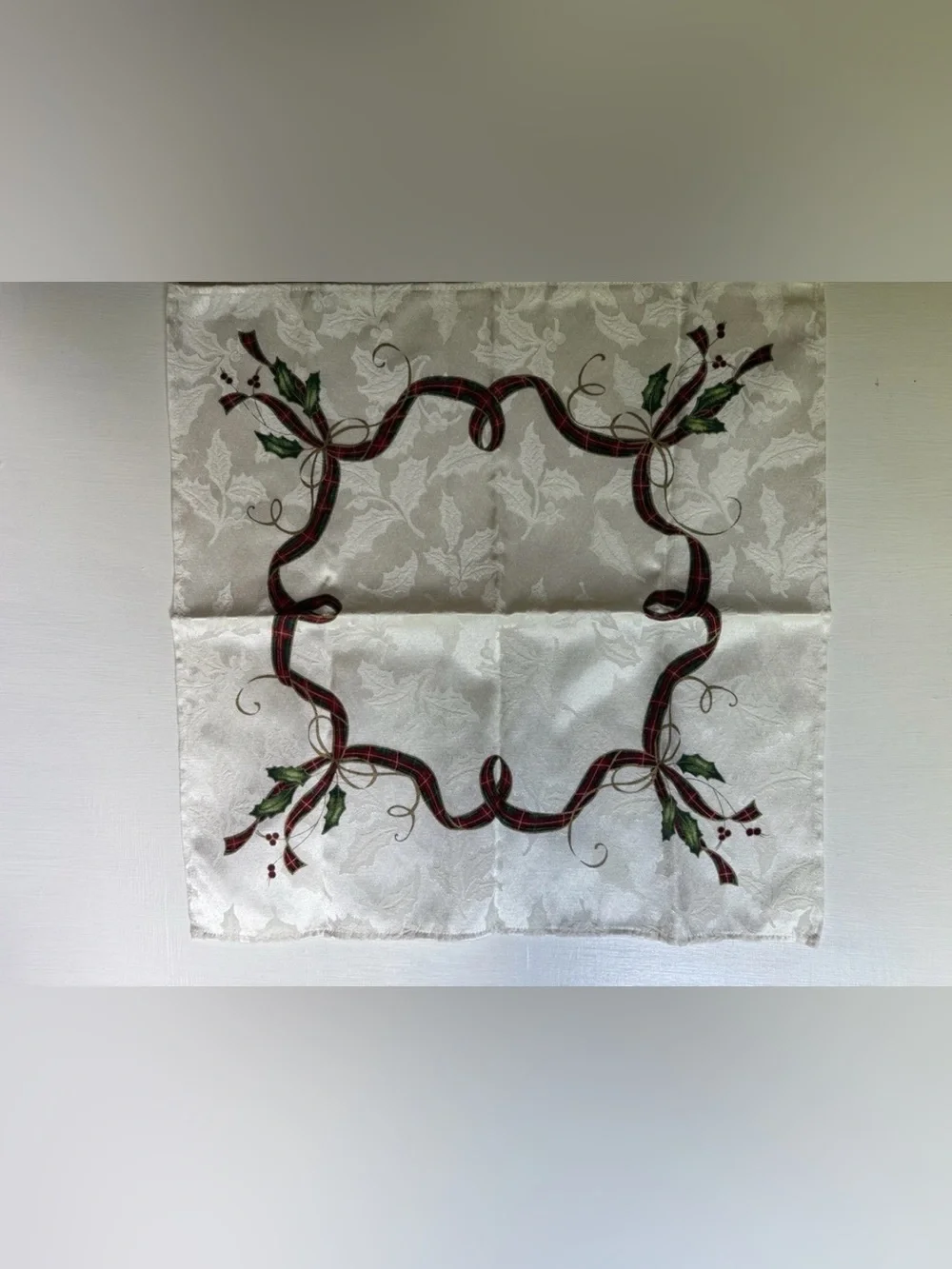 NEW LENOX HOLIDAY NOUVEAU SET OF 4 DINNER NAPKINS